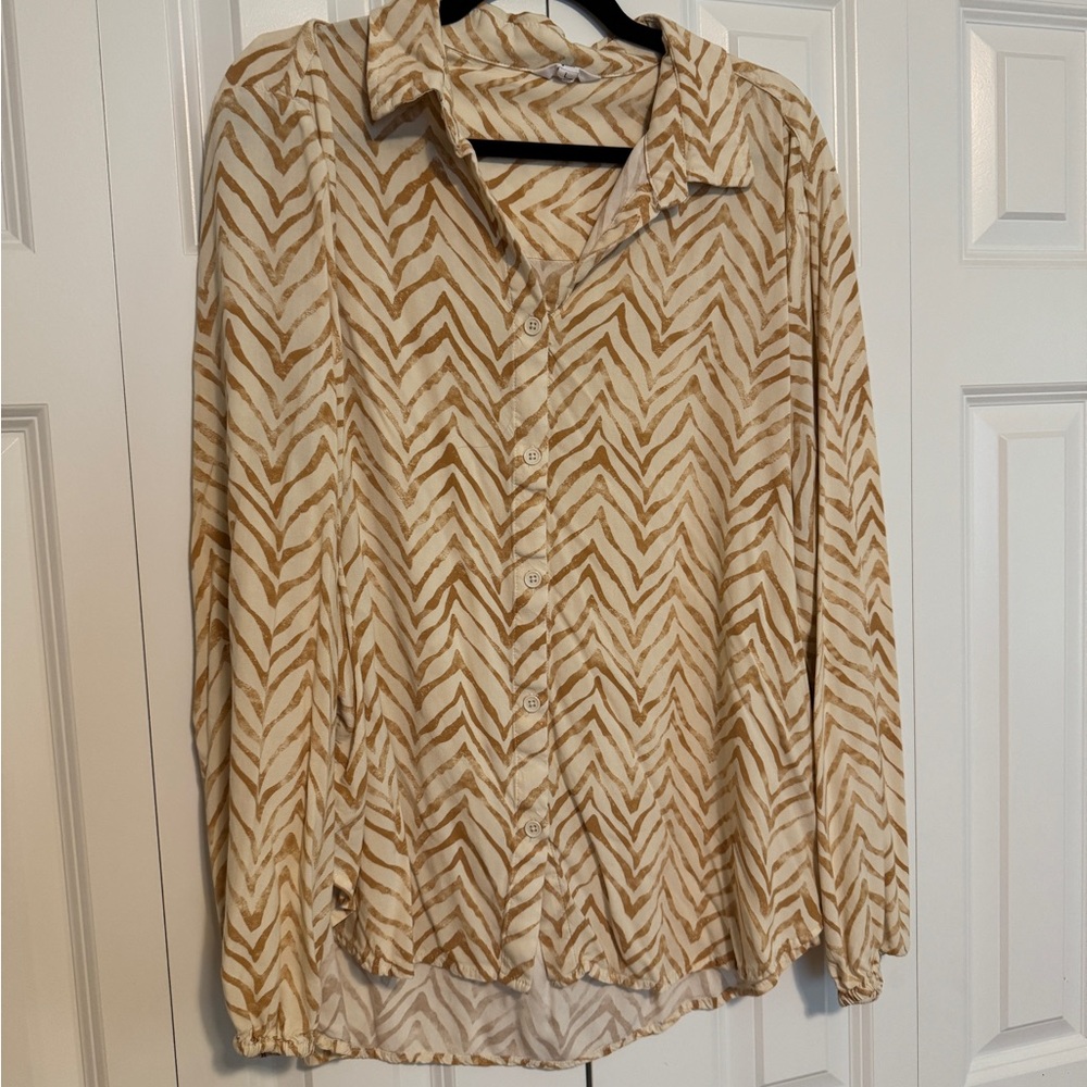 Cream and Tan Relaxed Notched Collar Button Down